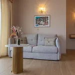 Riva فندق