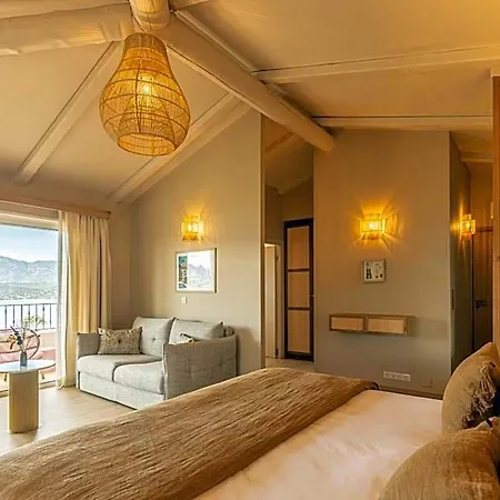 Riva Hotel 4*